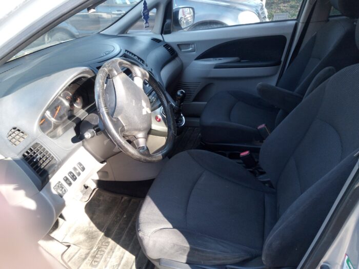 Mitsubishi Grandis - Image 2